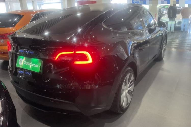 Used Tesla Model Y 2023 Long-Range All-Wheel-Drive Version
