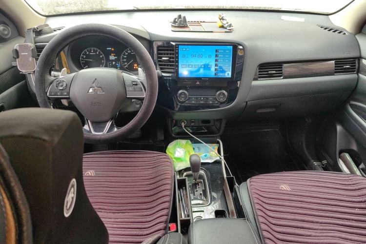 Used Mitsubishi Outlander 2019 2.4L 4x4 Zhi Xiang Edition 5 Seats China V Emission Standard