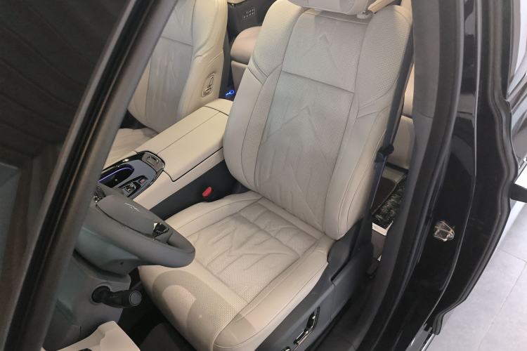 Used Zeekr 009 2024 Six-Seat Executive Version 4WD 108 kWh
