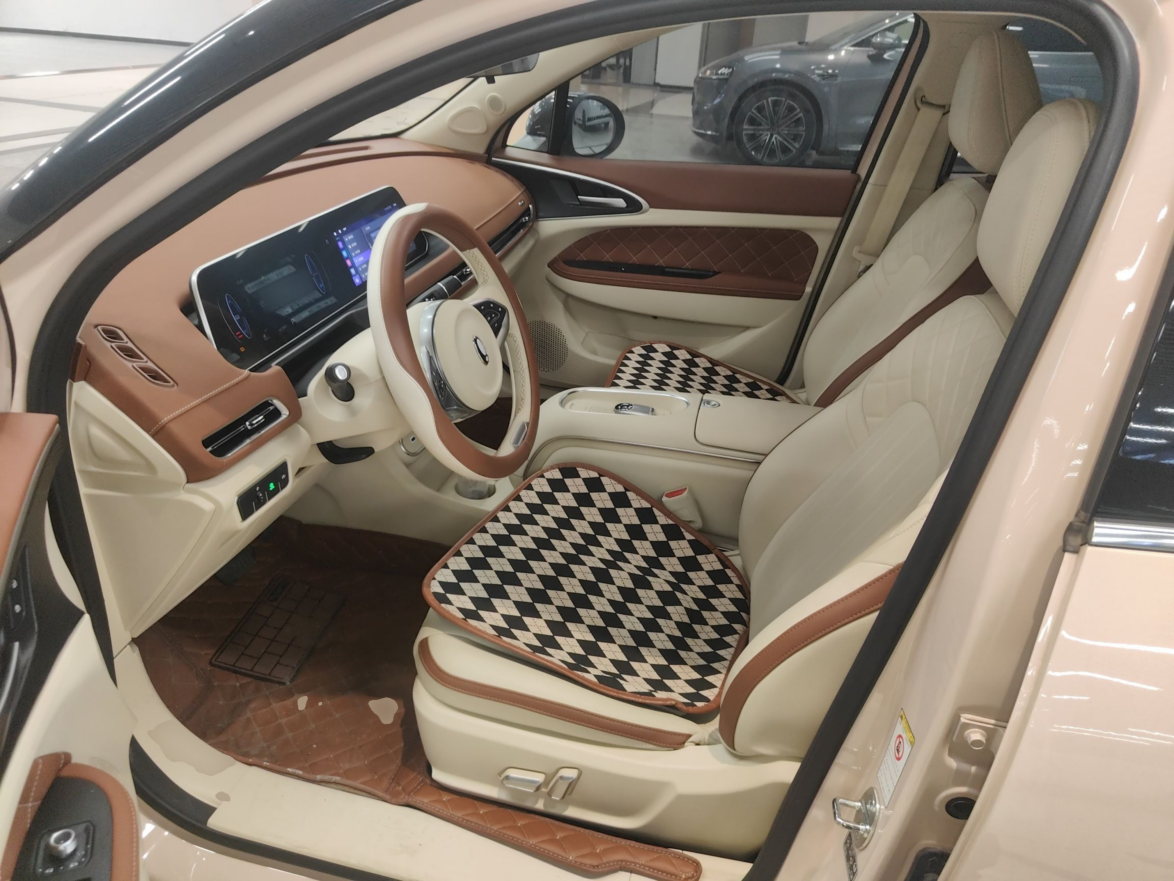 Переднее сиденье в автомобиле