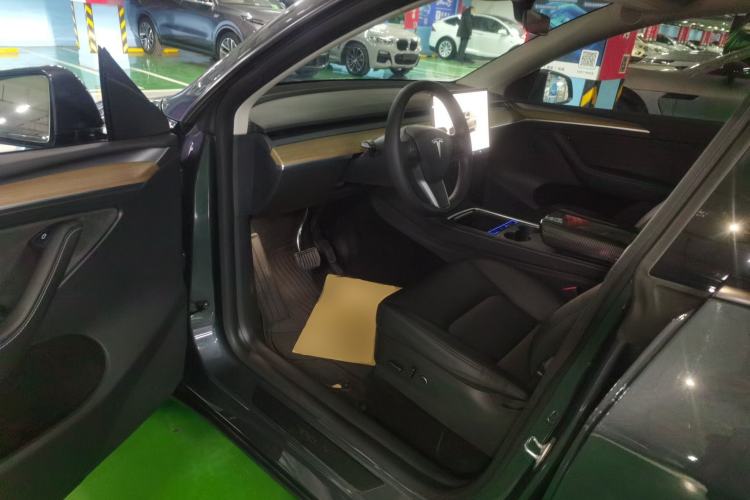 Used Tesla Model Y 2022 Long-Range All-Wheel-Drive Version
