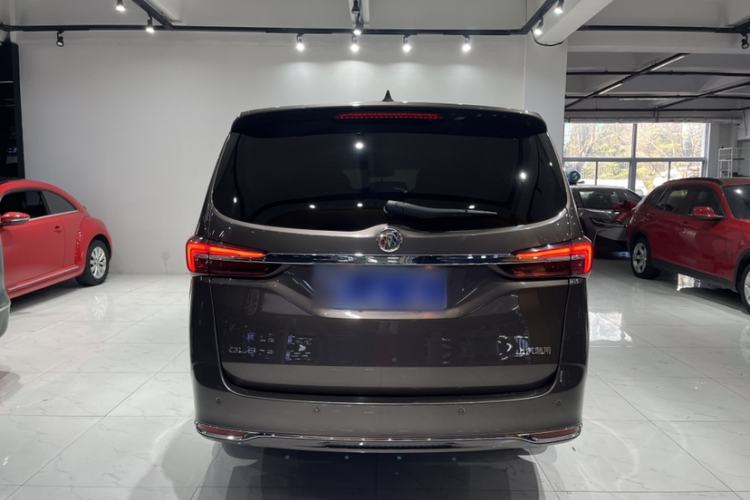 Used Buick GL8 2023 Facelifted Land Cruiser Executive Luxury Version
