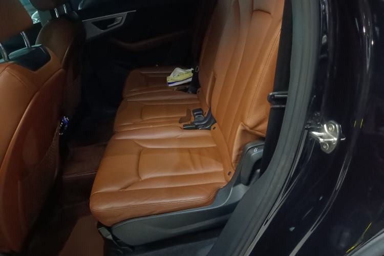 Used Audi Q7 2018 40 TFSI Comfort Model
