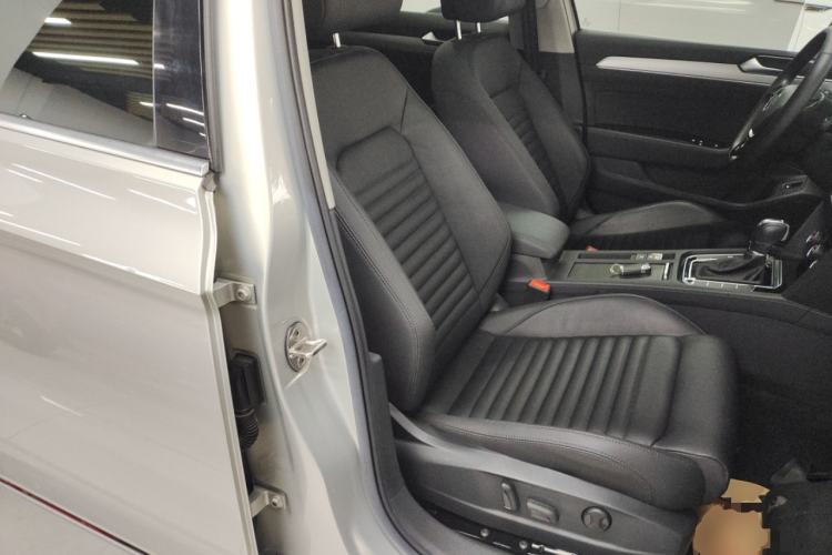 Used Volkswagen Magotan 2019 330TSI DSG Leading Model China VI Standard
