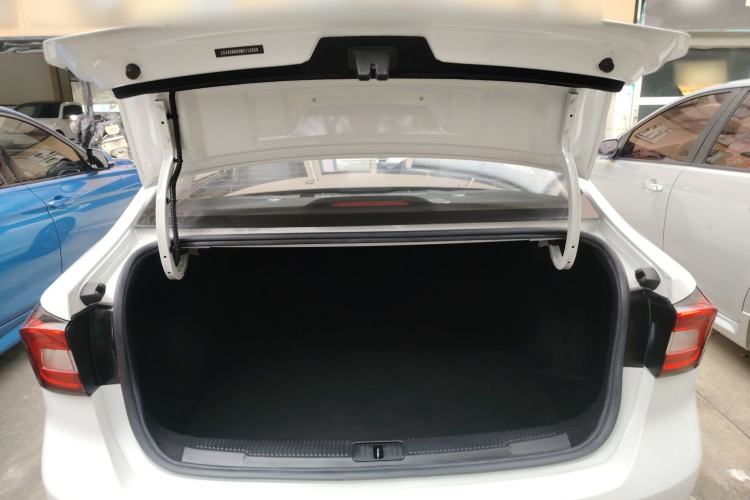 Used Roewe i5 2020 1.5L Automatic 4G Connect Luxury Flagship Edition
