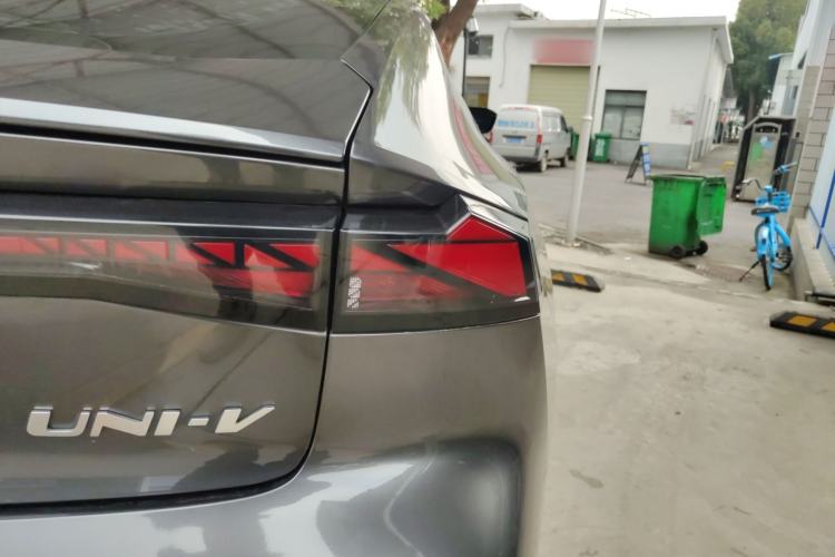 Used Changan UNI-V 2022 1.5T Prestige Version
