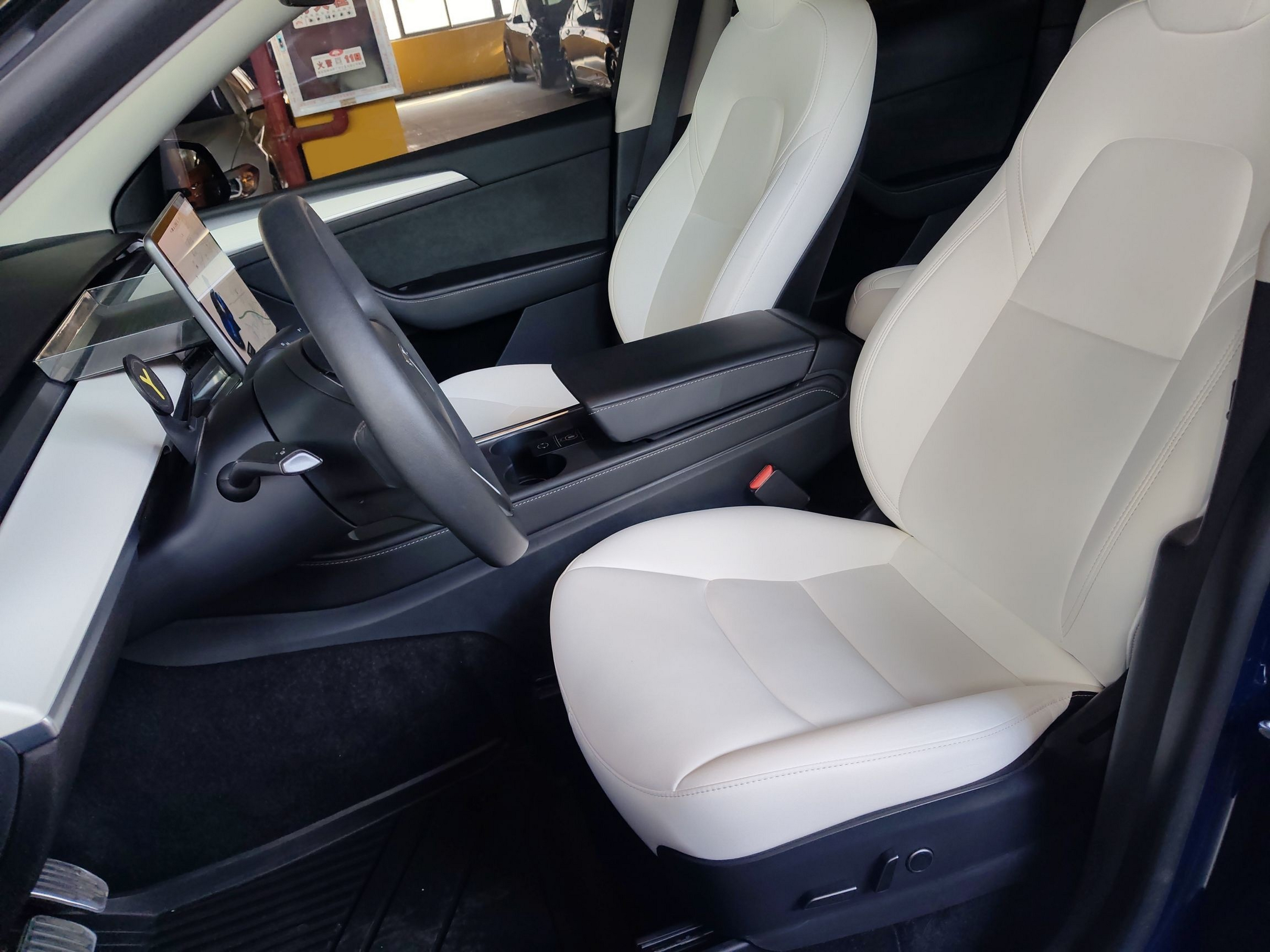 Переднее сиденье в автомобиле