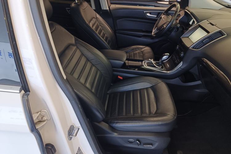 Used Ford Edge 2015 2.0T GTDi Two-Wheel-Drive High-Line Version
