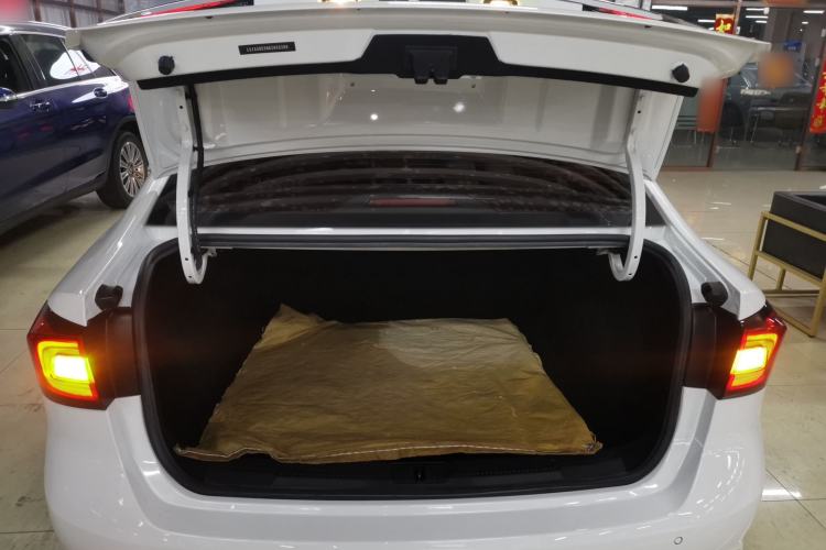 Used Roewe i5 2019 1.5L Automatic 4G Connected Langyue Edition