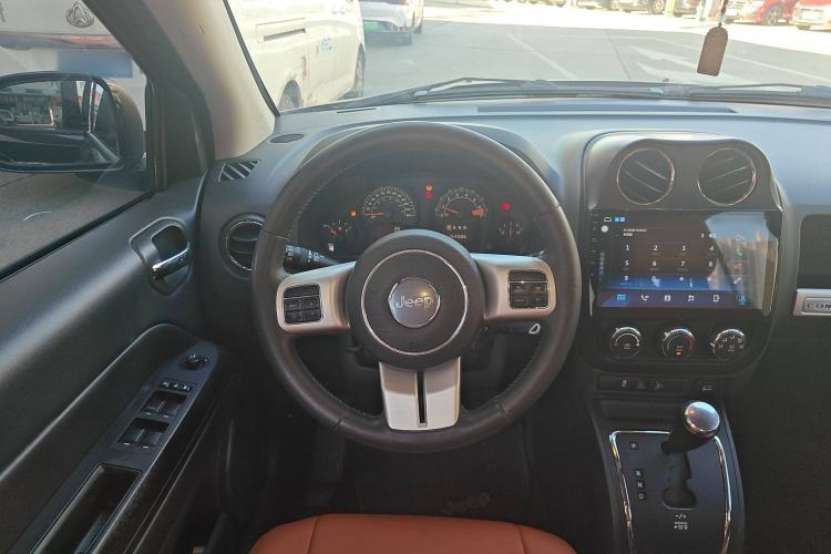 Used  Compass 2014 Revised Version 2.0L Two-Wheel Drive Entry-Level Edition
