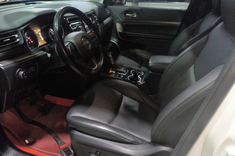 Used  Commander 2018 2.0T Two-Wheel Drive Enjoy Edition China V
