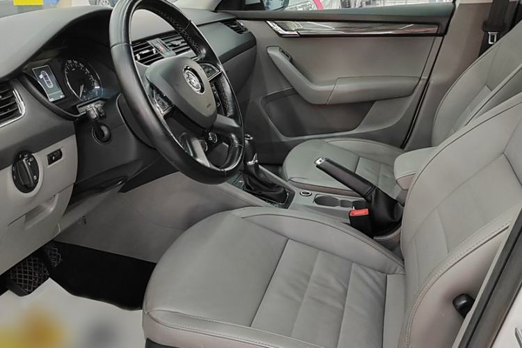 Used Skoda Octavia 2015 1.4TSI DSG Yijun Edition
