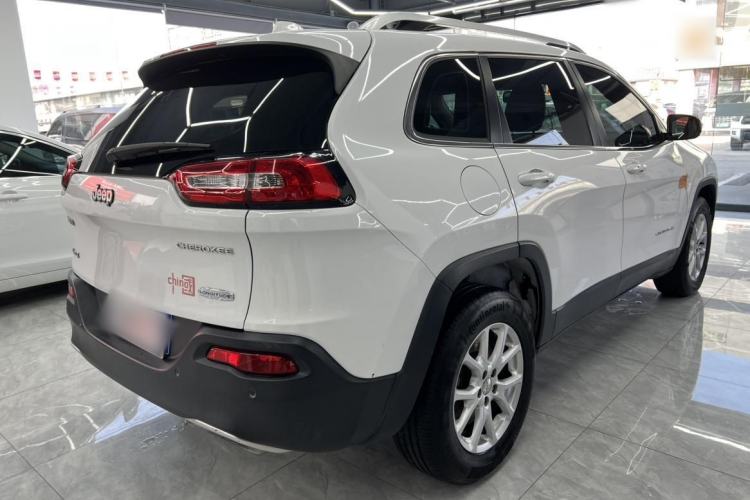 Used  Cherokee 2016 2.4L Professional Edition
