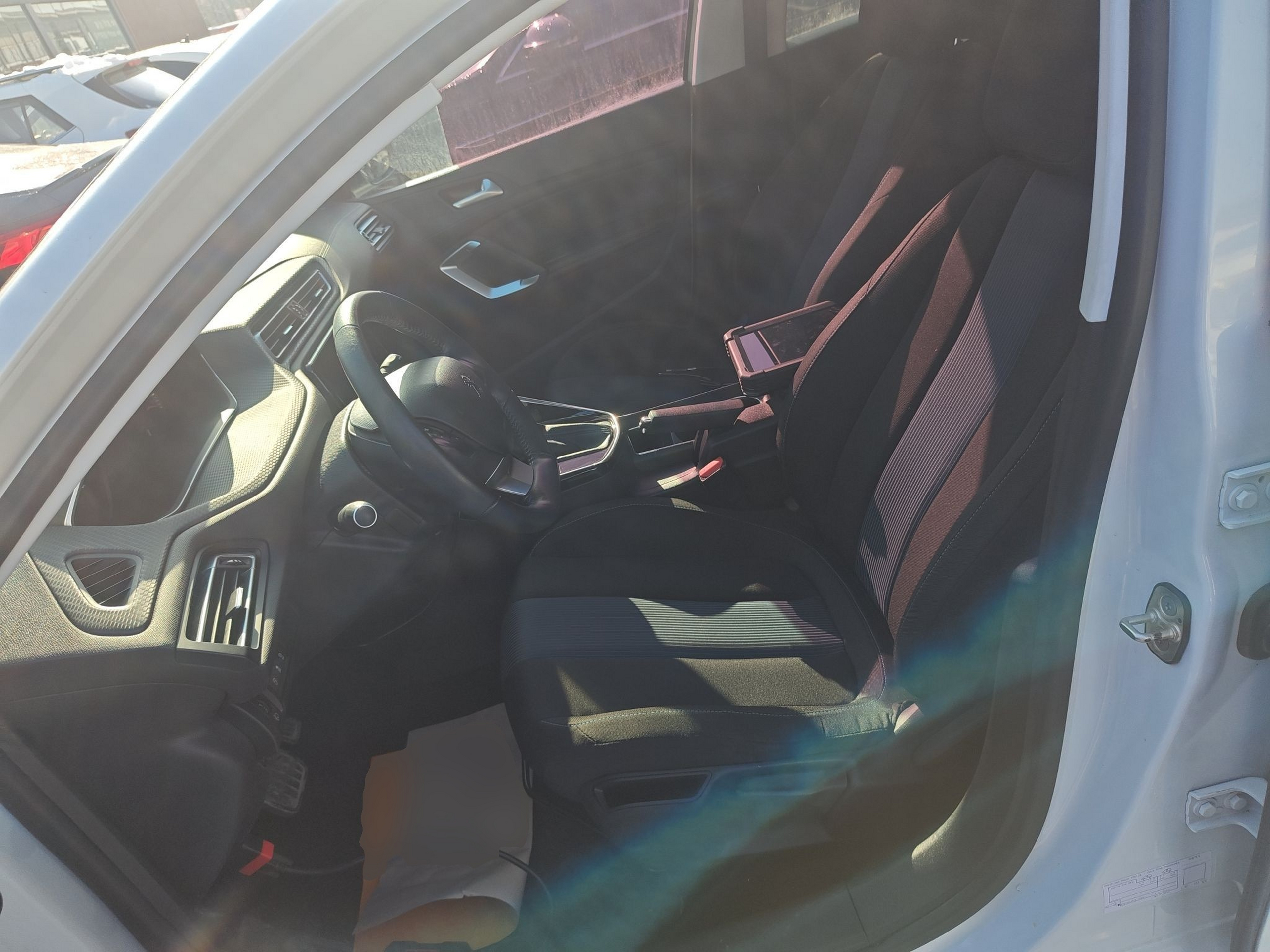 Переднее сиденье в автомобиле