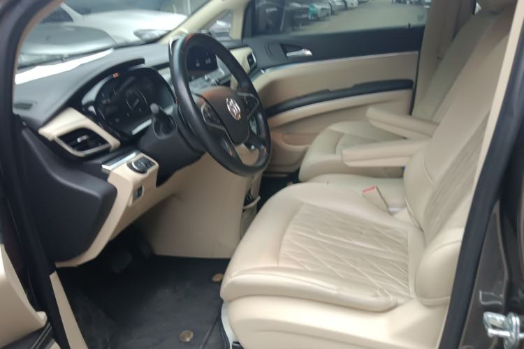 Used Buick GL8 2023 Facelifted Land Cruiser Executive Luxury Version
