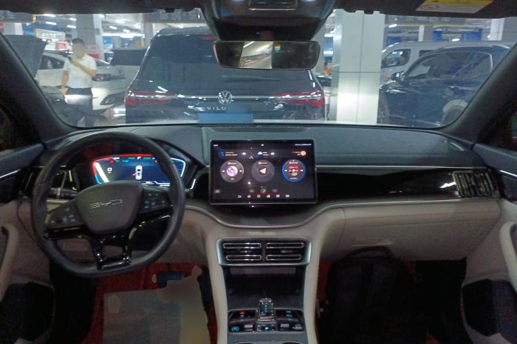 Used BYD Song PLUS New Energy 2024 Honor Edition EV 520km Luxury Model
