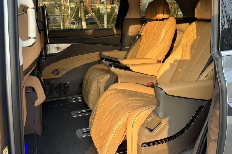 Used Denza D9 2022 DM-i 970 Four-Wheel Drive Prestige Model
