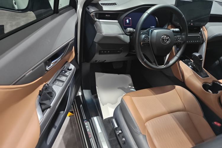 Used Toyota Venza 2023 2.5L Smart Electric Hybrid Dual-Drive Prestige Version
