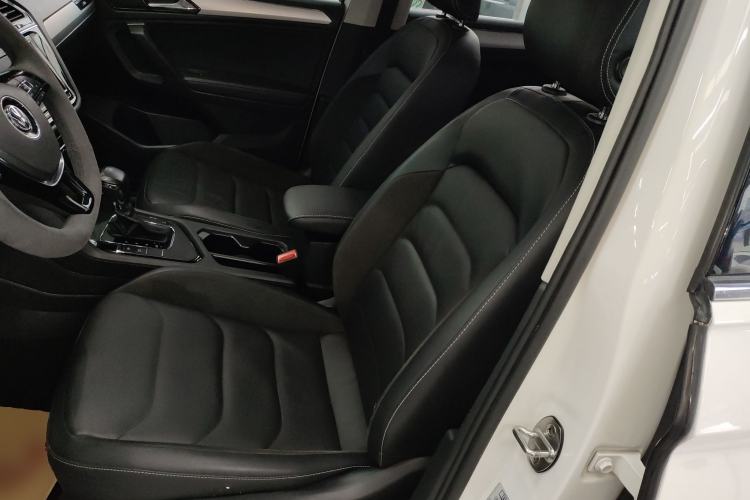 Used Volkswagen Tiguan L 2019 330TSI Automatic Two-Wheel Drive Panoramic Comfort Edition China VI Standard
