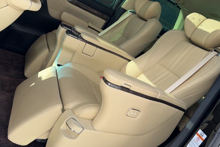 Used Toyota Alphard 2019 Dual-Engine 2.5L Prestige Edition
