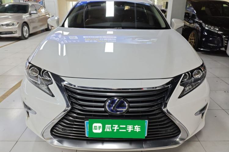 Used Lexus ES 2015 300h Luxury Edition