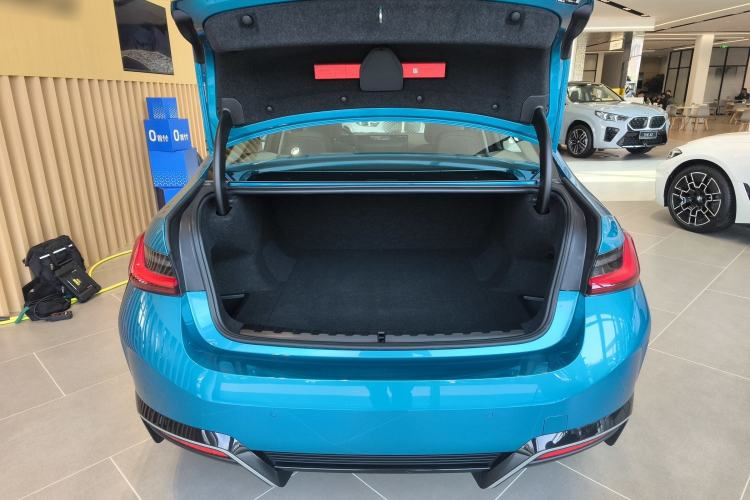 Used BMW i3 2025 eDrive 40 L Midnight Sports Package
