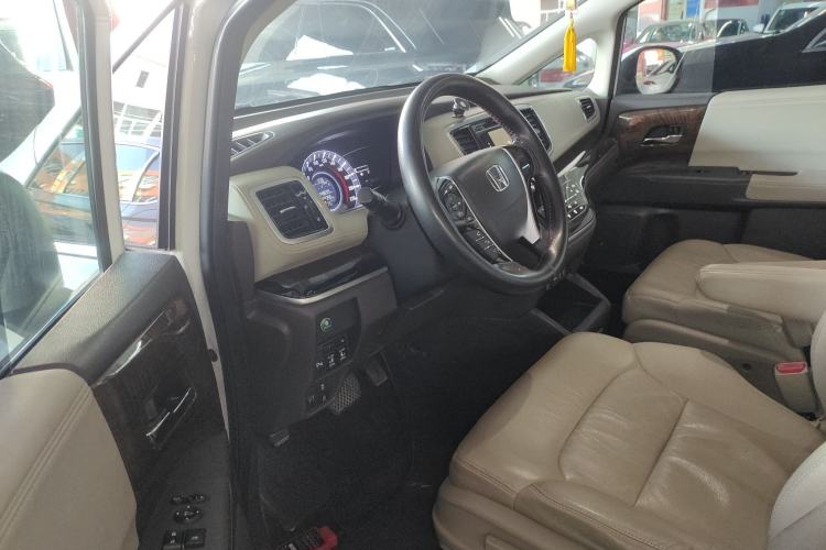 Used Honda Odyssey 2015 Revised 2.4L Luxury Edition
