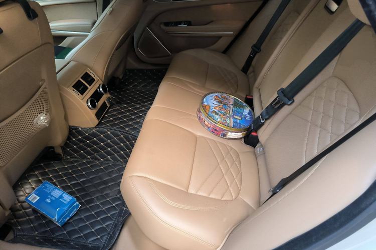 Used Jaguar XFL 2023 XFL 2.0T P250 Two-Wheel-Drive Prestige Luxury Gold Edition
