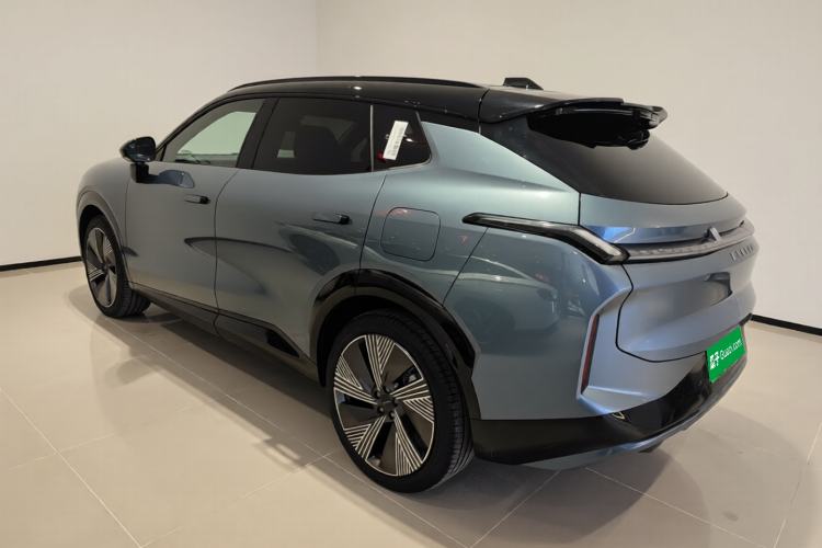 Used Lynk & Co 08 EM-P 2025 220 km All-Wheel-Drive Performance Halo
