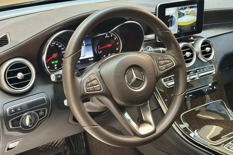 Used Mercedes-Benz GLC 2019 Facelift GLC 260 L 4MATIC Luxury Model
