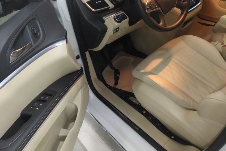 Used Buick GL8 2023 Facelifted Land Cruiser Executive Luxury Version
