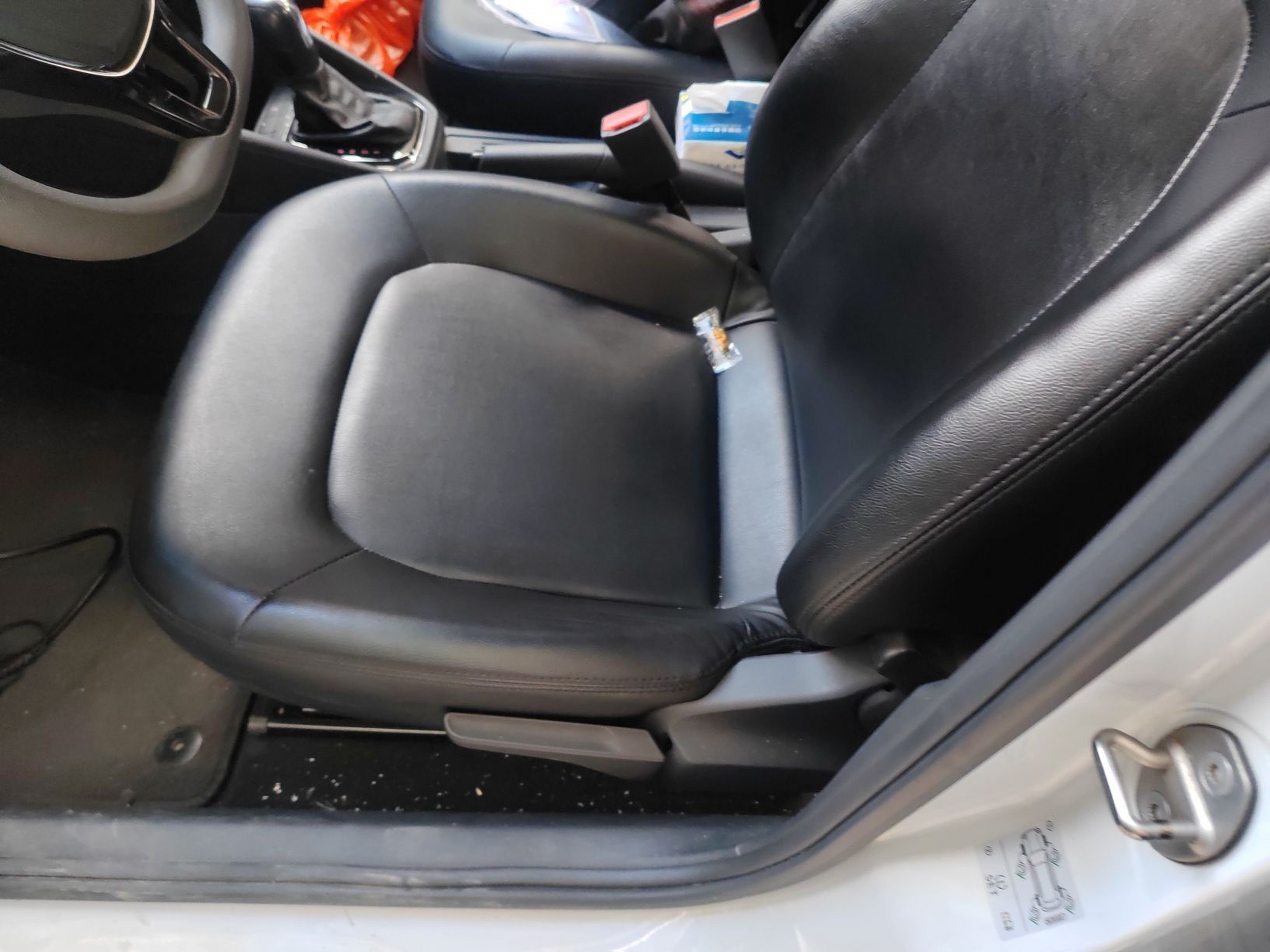 Переднее сиденье в автомобиле