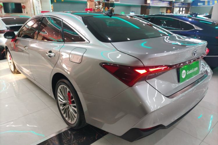 Used Toyota Avalon 2019 Dual-Engine 2.5L XLE Prestige Version China VI Standard
