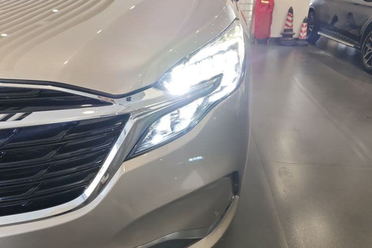 Used Buick GL8 2022 ES Landtrek 653T Luxury Edition
