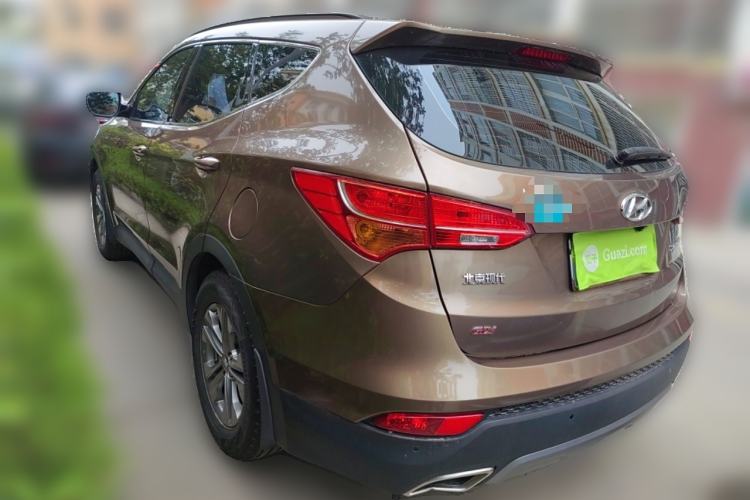 Used Hyundai Santa Fe 2013 2.4L Manual Two-Wheel Drive Comfort Version
