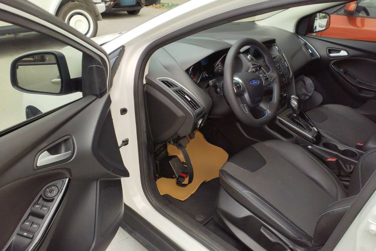 Used Ford Focus 2012 Hatchback 1.6L Automatic Fashion Edition
