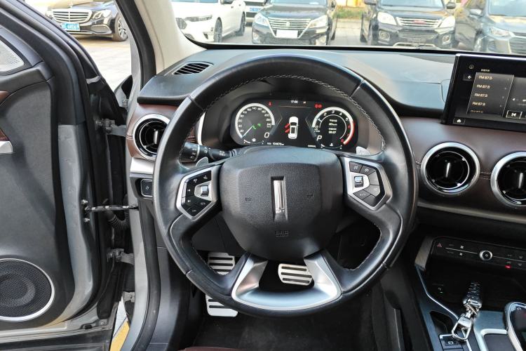 Used Wey VV6 2018 2.0T Two-Wheel-Drive Ultra-Luxury Version China V Standard
