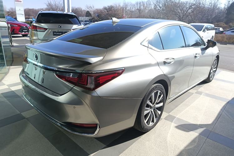Used Lexus ES 2020 300h Premier Edition