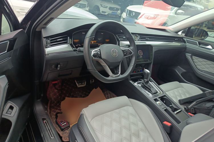 Used Volkswagen Magotan 2023 2 Million Units Limited Edition 330TSI DSG Leading Version
