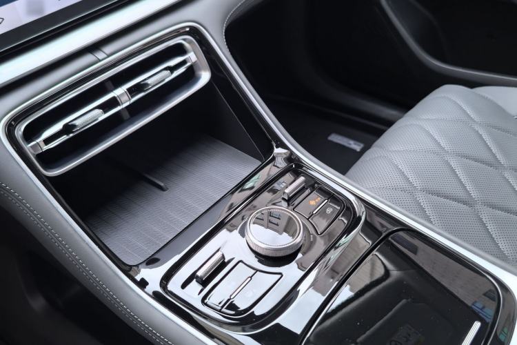 Used  Galaxy A7 2025 Model EM-i 70km Luxury Edition
