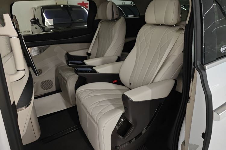 Used Denza D9 2025 DM-i Intelligent Drive 1020 Four-Wheel Drive Prestige Model