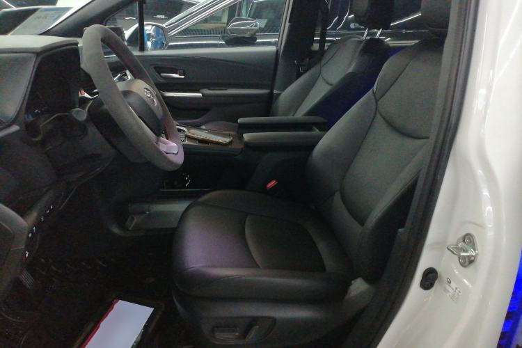 Used Toyota Granvia 2024 2.5L Hybrid Prestige PLUS Four-Wheel Drive Version
