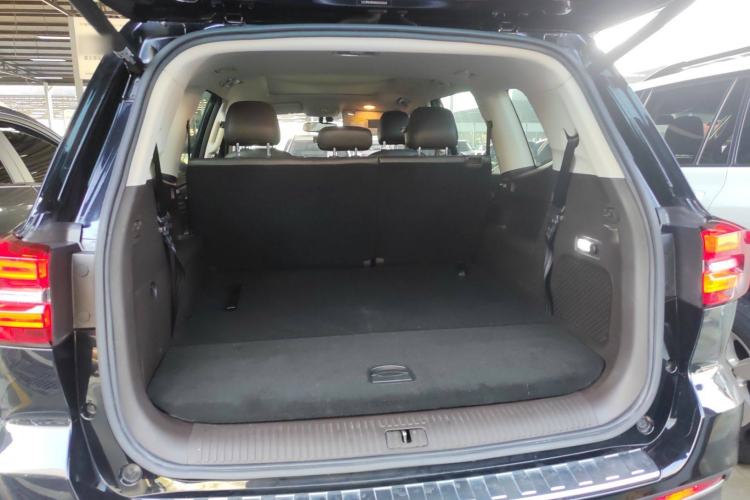 Used Roewe RX8 2019 30T Smart Connectivity Two-Wheel Drive Supreme Flagship Edition
