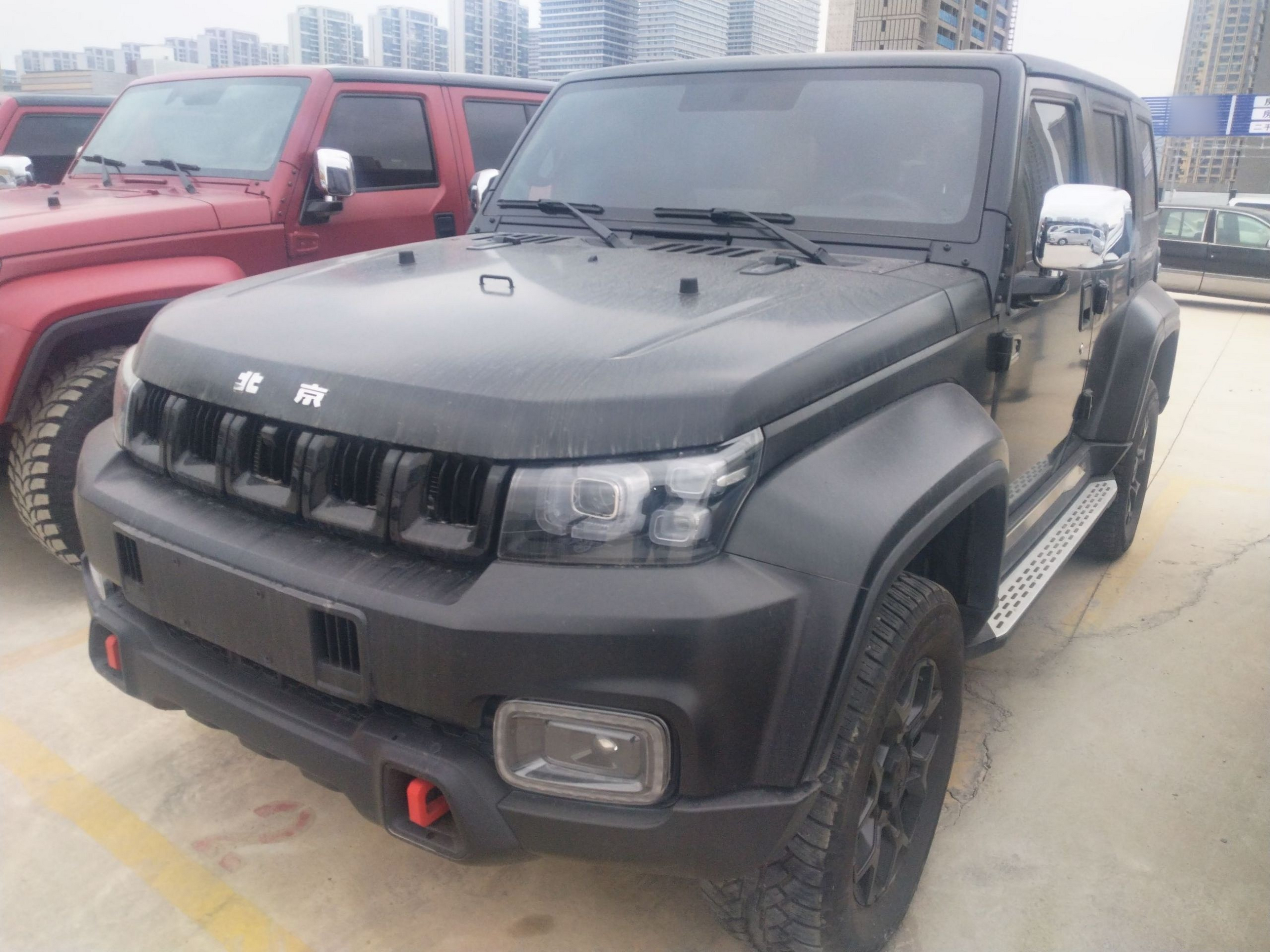 Под передней частью автомобиля