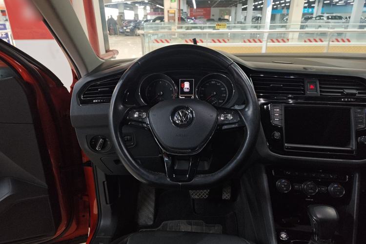 Used Volkswagen Tiguan L 2017 330TSI Automatic Two-Wheel Drive Luxury Edition