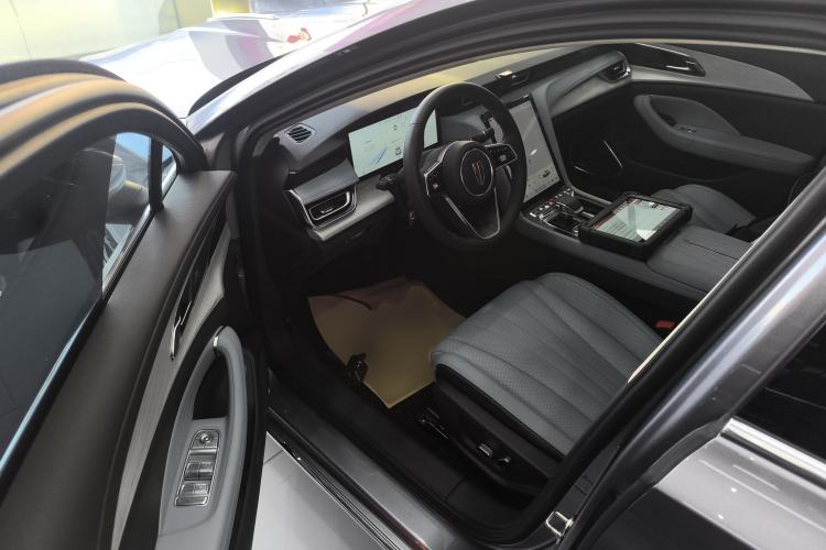 Used Hongqi H5 PHEV 2025 130 Super Hybrid Version
