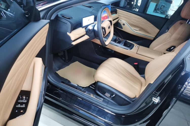 Used  Galaxy 8 2025 130km EM-i Deluxe Edition