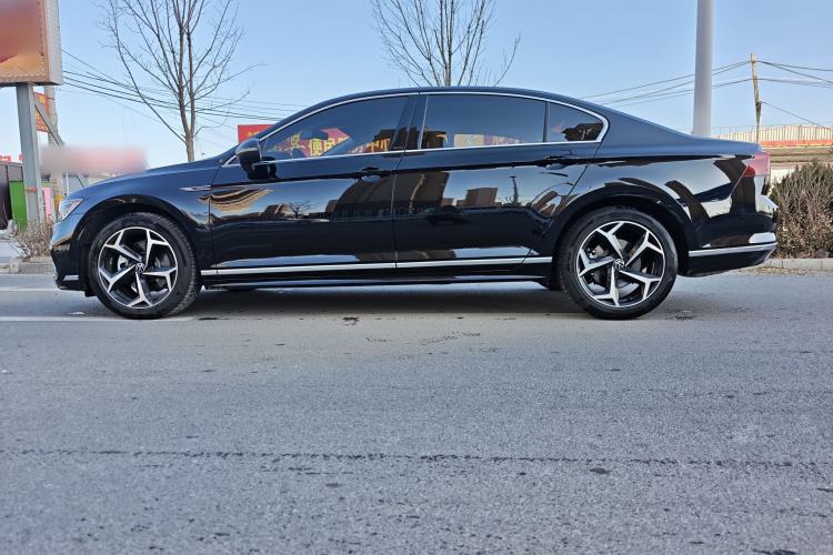 Used Volkswagen Magotan 2025 Revised Version 2 Zhongxiang Edition 330TSI DSG Luxury Trim
