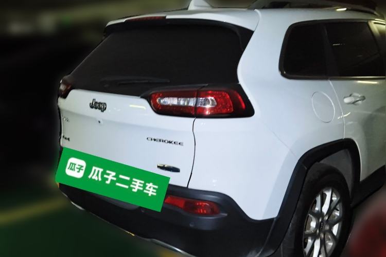 Used  Cherokee 2016 2.4L Professional Edition