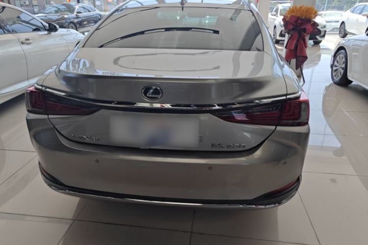 Used Lexus ES 2023 200 Excellence Edition
